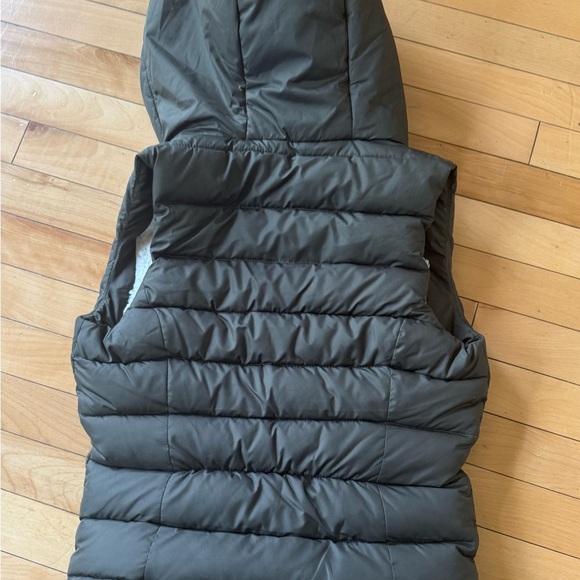 Hollister Vest with hood - Picture 2 of 4